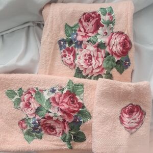 Vintage New Cannon 3 piece Applique Towel Set Peach w/ Cabbage Roses